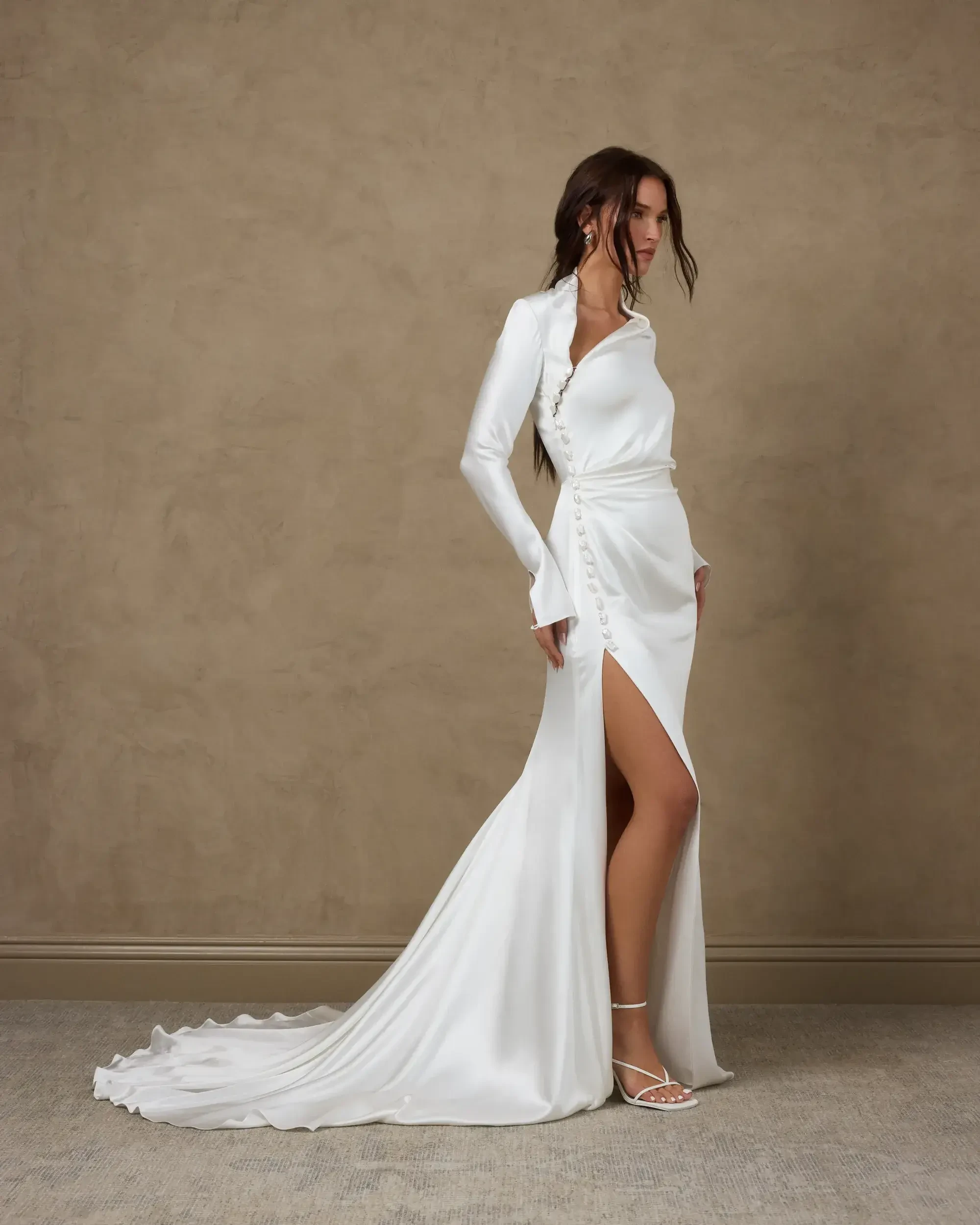 Unexpected Details That Elevate a Minimalist Wedding Dress Image