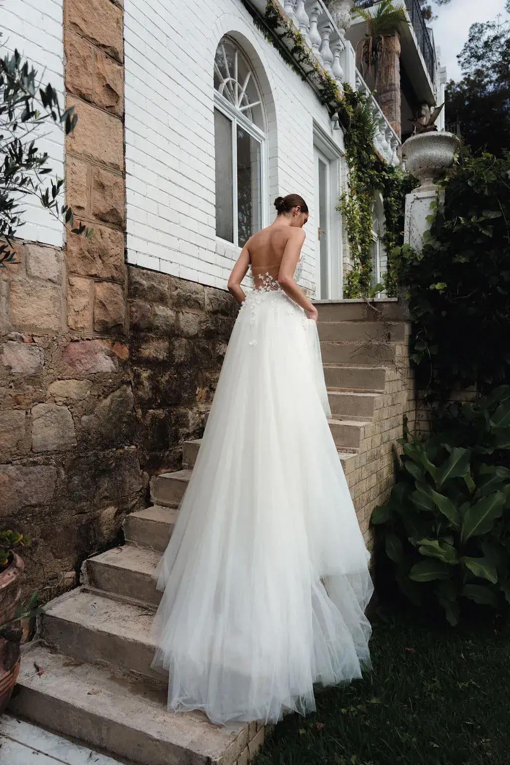 Summer Bridal Fashion: The Ultimate Guide to Staying Stylish and Cool Image